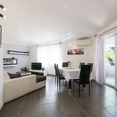 Apartment Carmen Pula Bagian luar foto