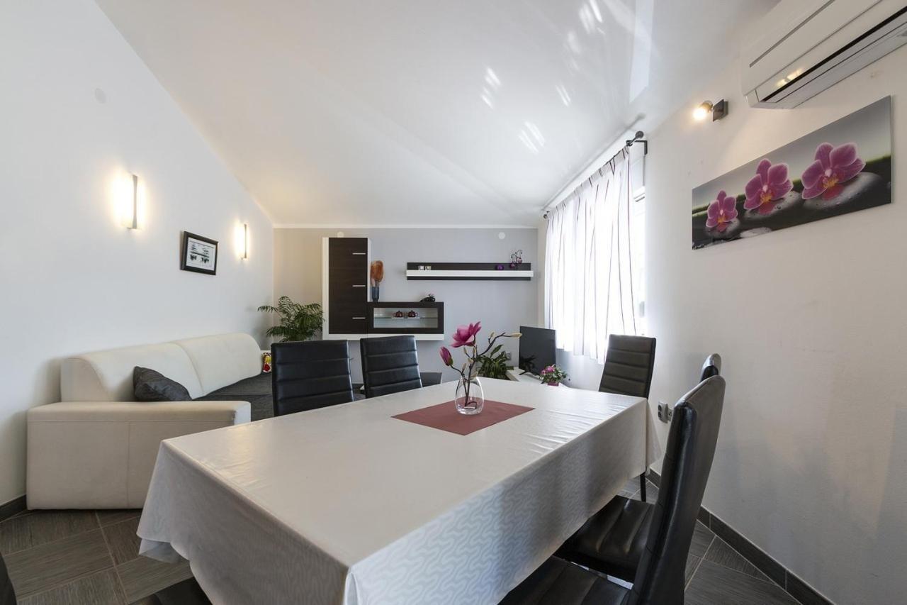 Apartment Carmen Pula Bagian luar foto