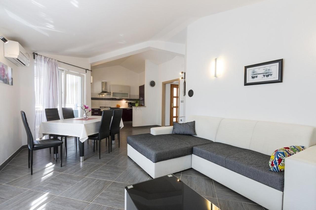 Apartment Carmen Pula Bagian luar foto