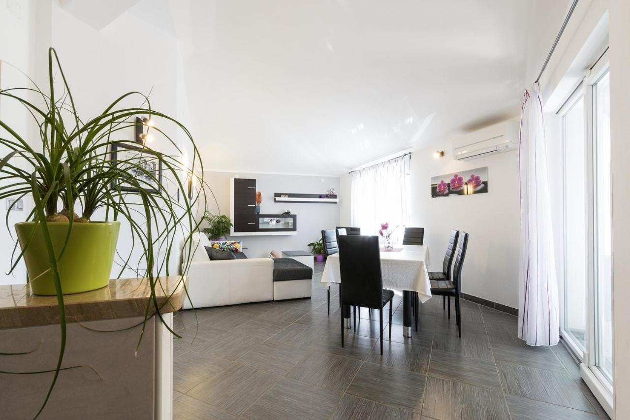 Apartment Carmen Pula Bagian luar foto