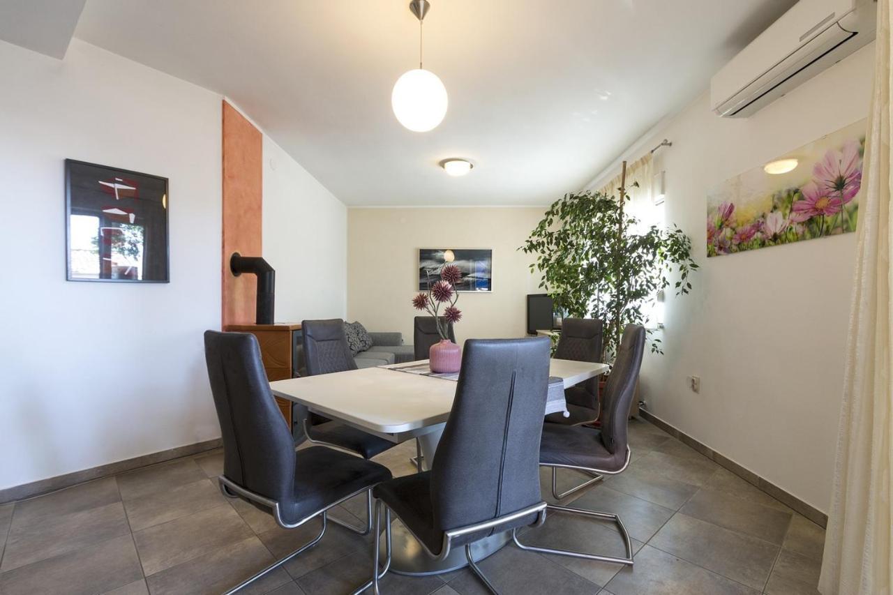 Apartment Carmen Pula Bagian luar foto