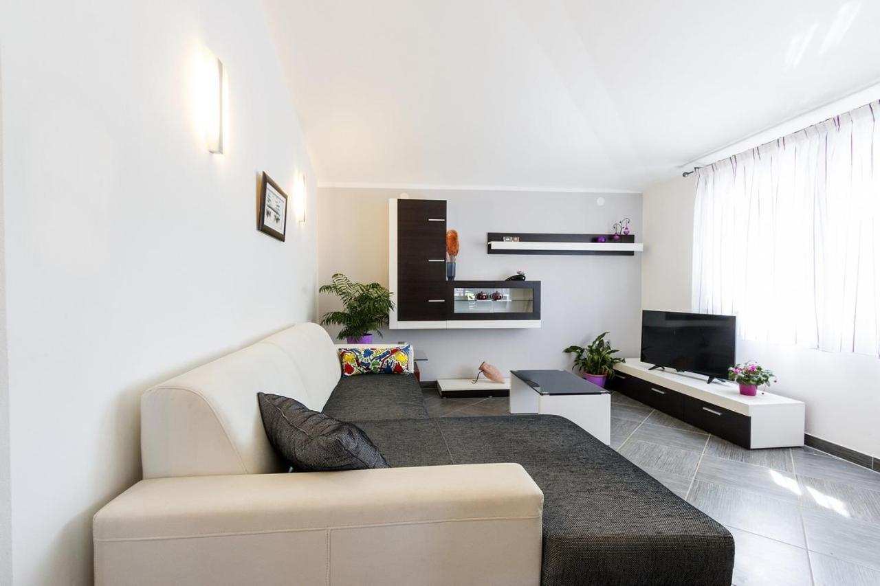 Apartment Carmen Pula Bagian luar foto
