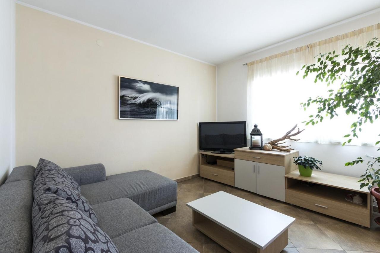 Apartment Carmen Pula Bagian luar foto