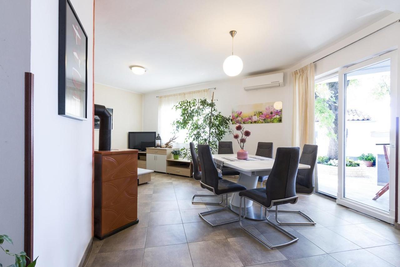 Apartment Carmen Pula Bagian luar foto