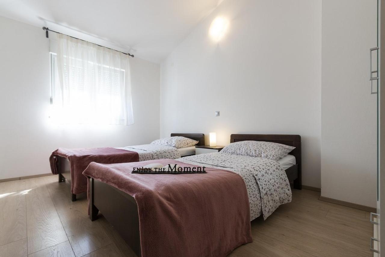 Apartment Carmen Pula Bagian luar foto