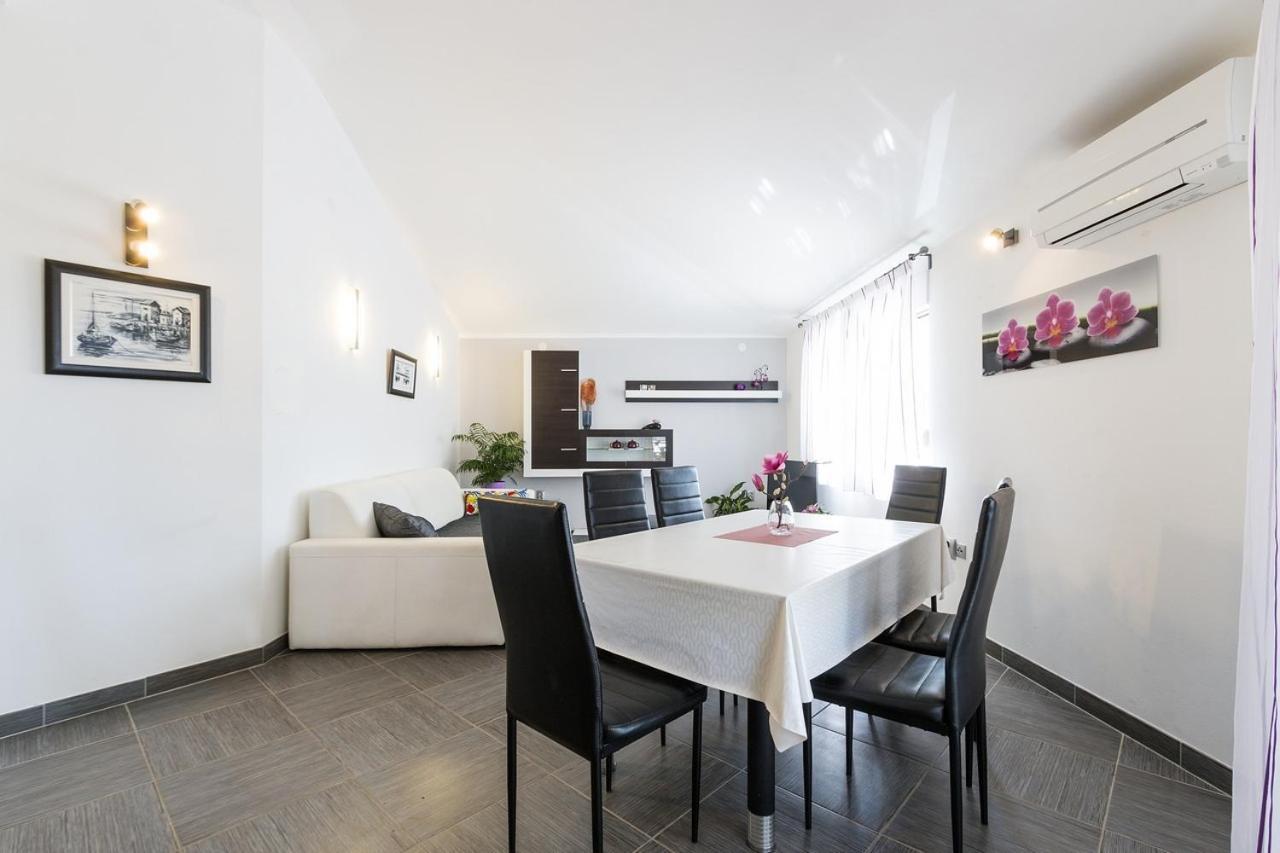 Apartment Carmen Pula Bagian luar foto