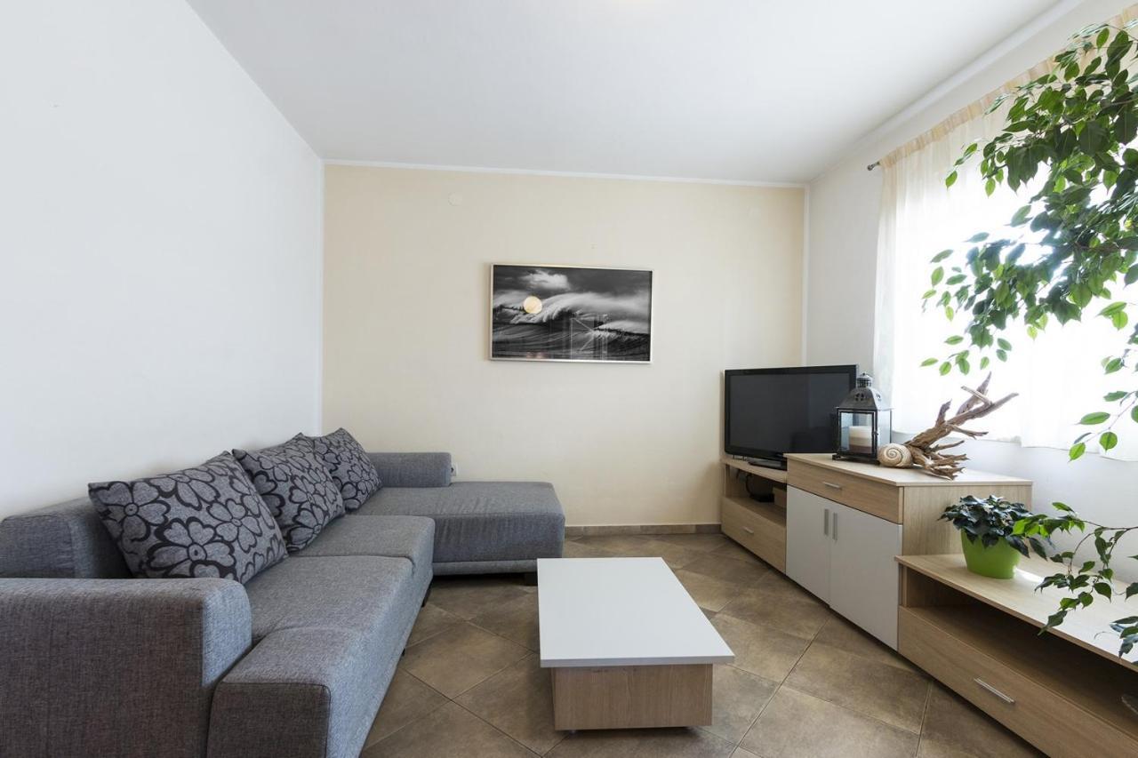 Apartment Carmen Pula Bagian luar foto