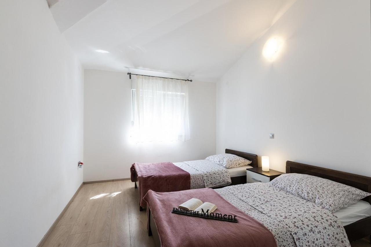Apartment Carmen Pula Bagian luar foto